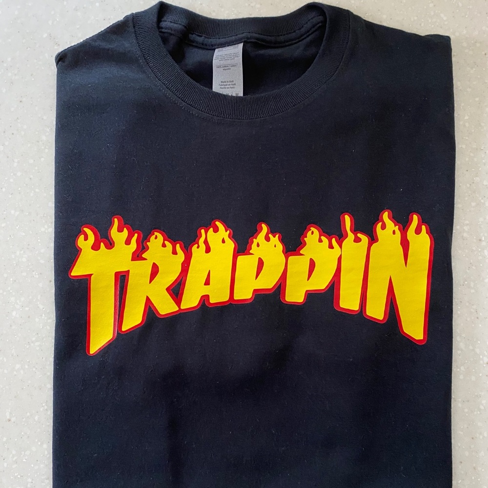 BRAND NEW “TRAPPIN” TEE. - Picture 2 of 3